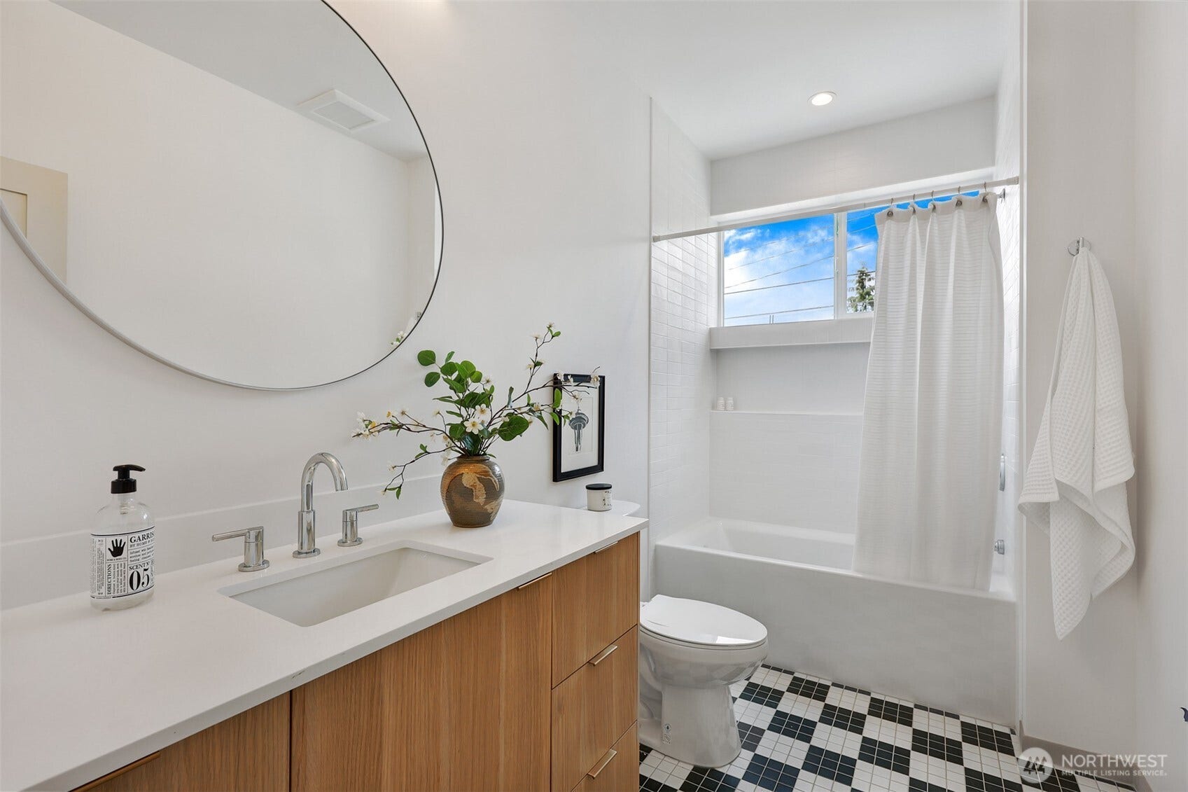 Photos are of home 8738