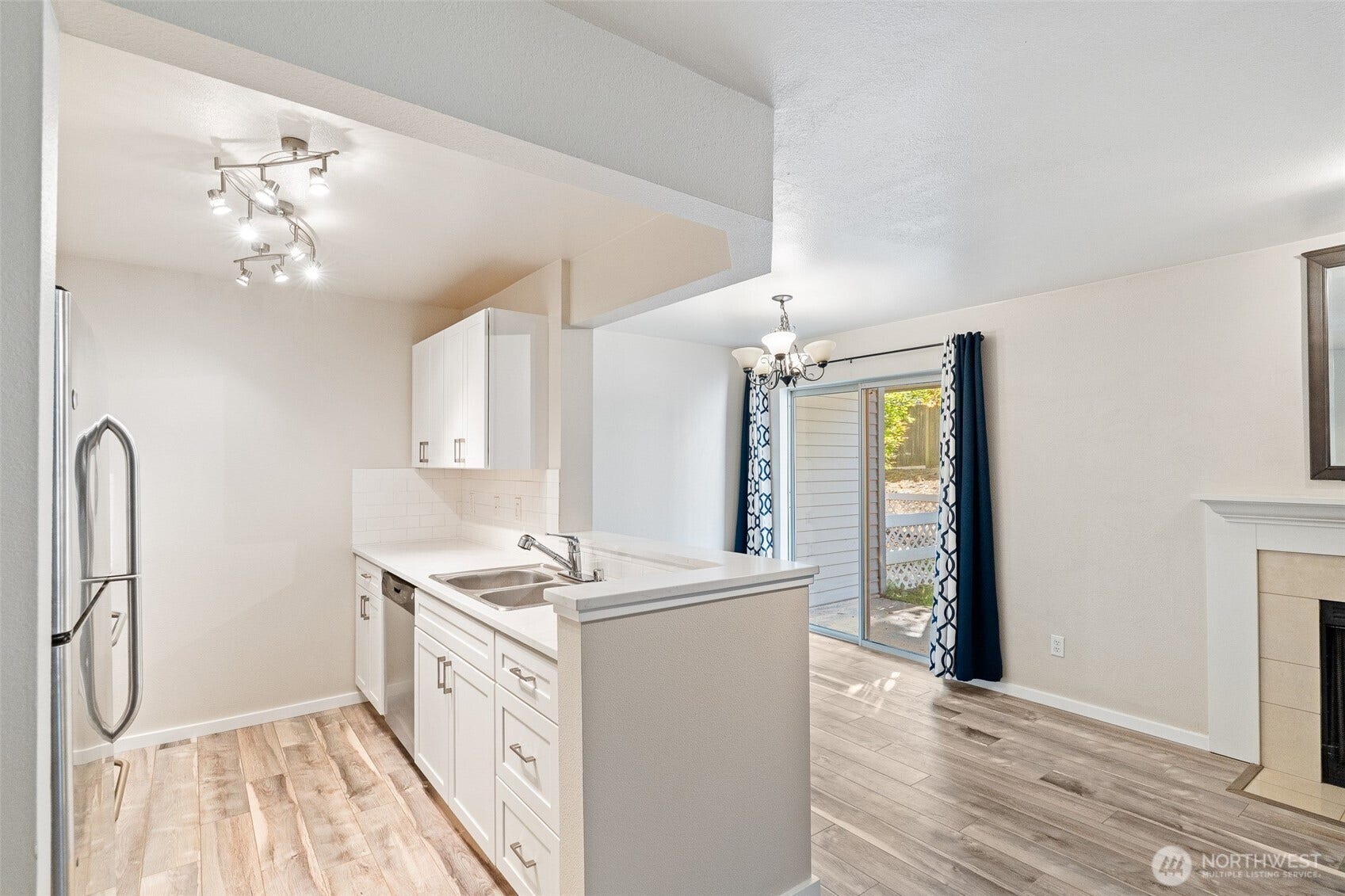 15415 35th Avenue W, #F105, Lynnwood, WA 98087 Brand new kitchen