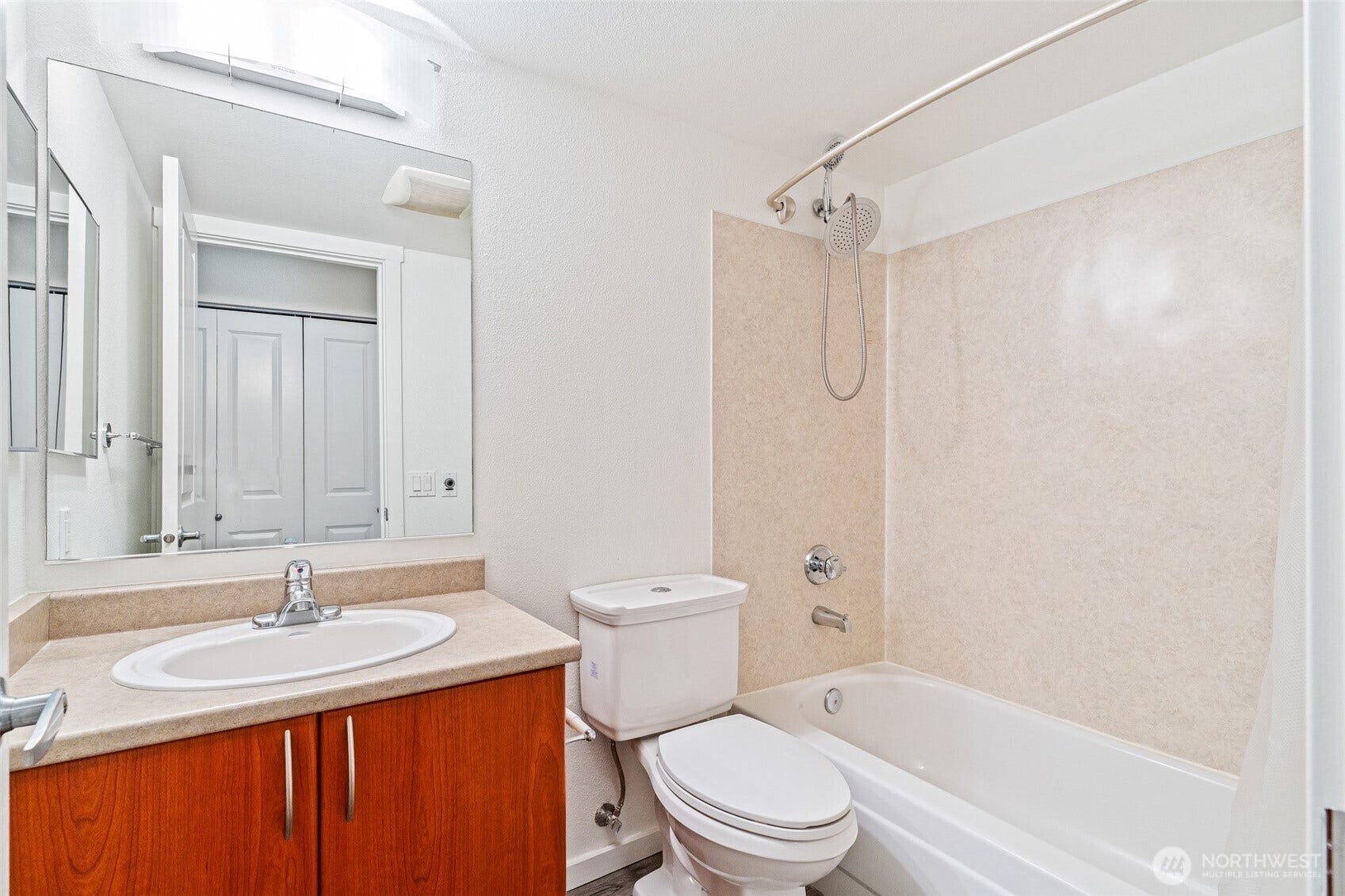 15415 35th Avenue W, #F105, Lynnwood, WA 98087 Hallway Bathroom