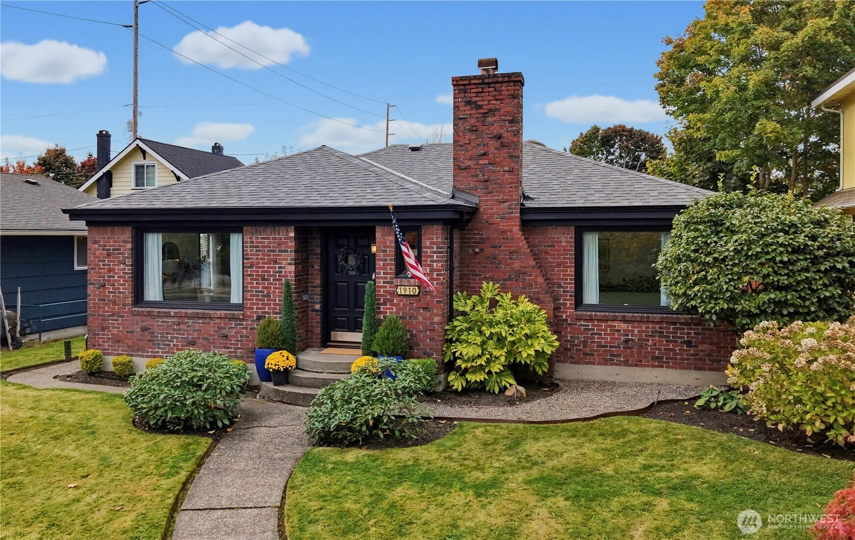1910 N Union Avenue, Tacoma, WA 98406 Beautiful all brick rambler with a basement with over 3400 sq. ft.