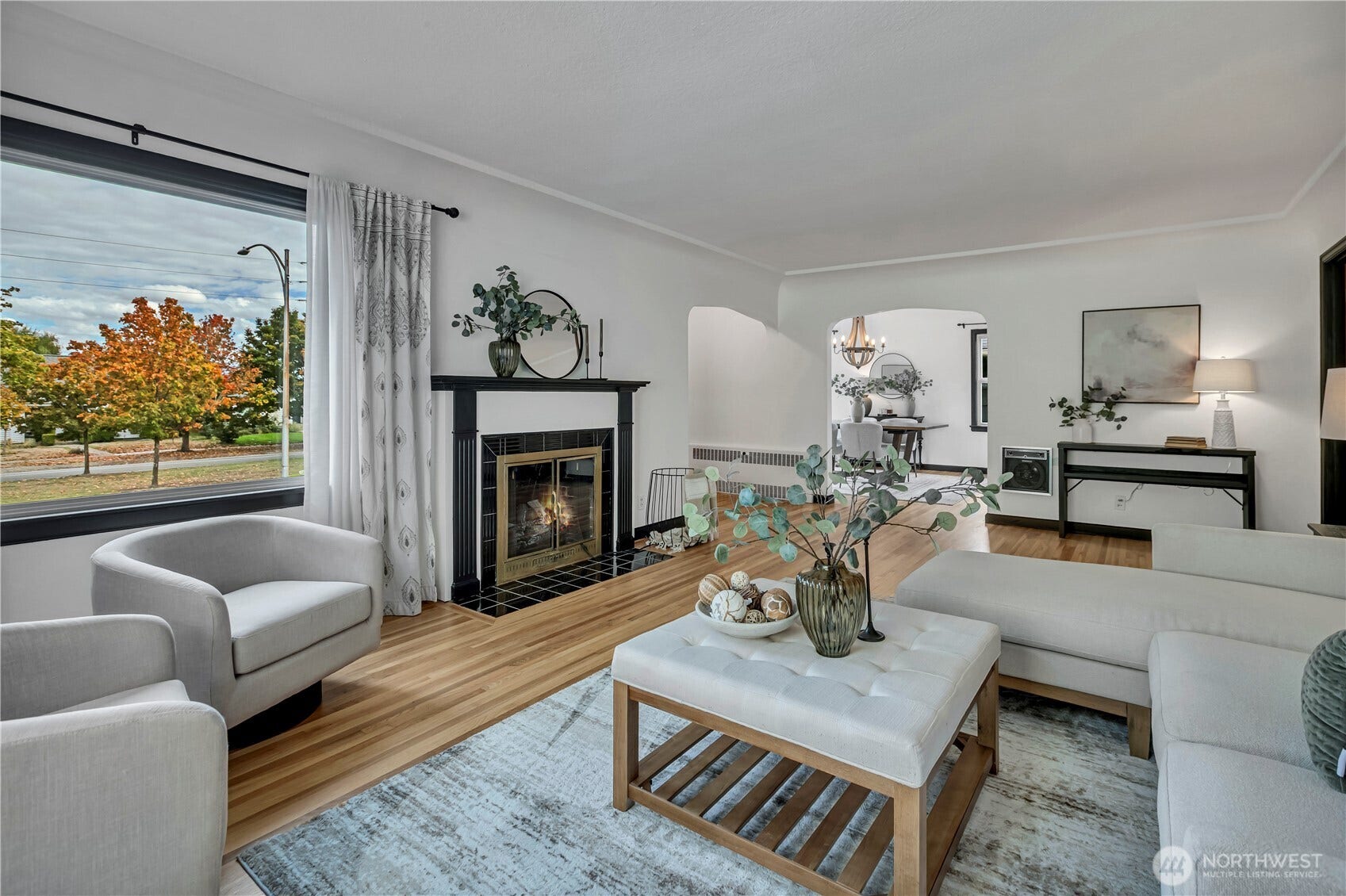1910 N Union Avenue, Tacoma, WA 98406 Large picture windows bring in so much natural lighting! Lovely fireplace with mantle as well.