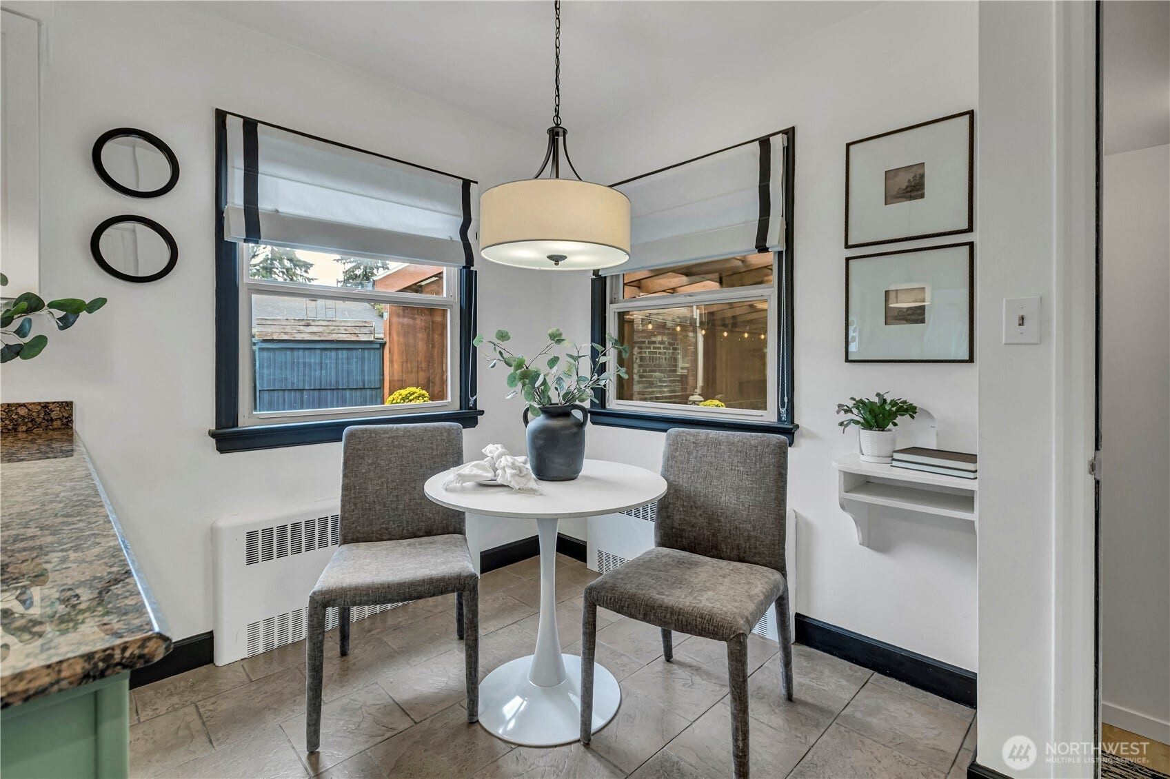 1910 N Union Avenue, Tacoma, WA 98406 Sunny breakfast nook overlooking the covered outdoor patio!