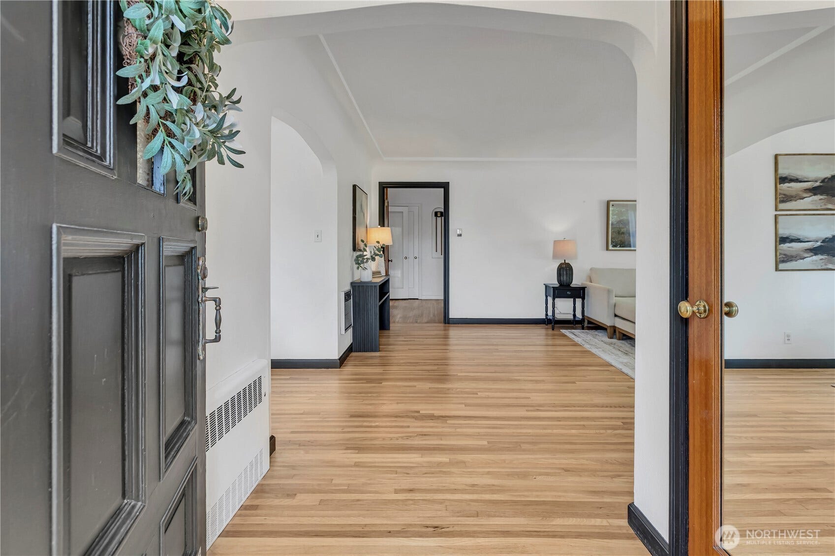 1910 N Union Avenue, Tacoma, WA 98406 Front entry hall!