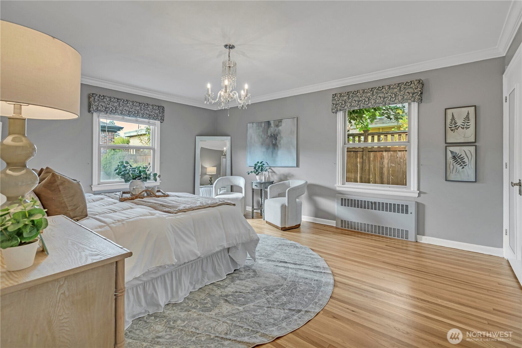 1910 N Union Avenue, Tacoma, WA 98406 Expansive main floor primary BR!