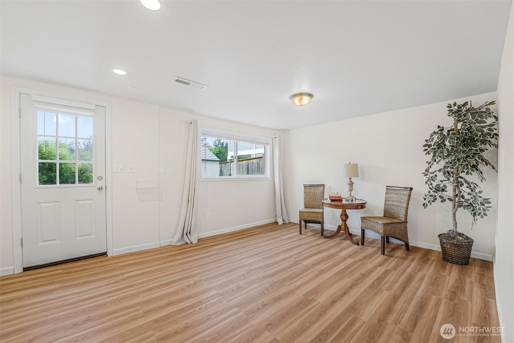 15425 SE 11th Street, Bellevue, WA 98007 Lower Level with Separate Entry