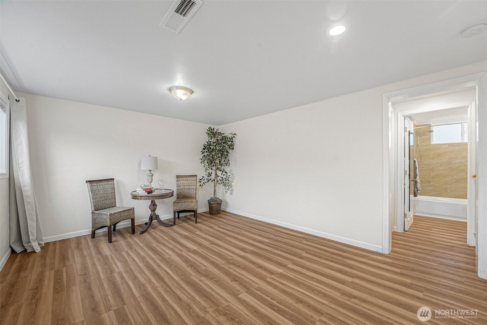 15425 SE 11th Street, Bellevue, WA 98007 15425 SE 11th Street, Bellevue, WA 98007