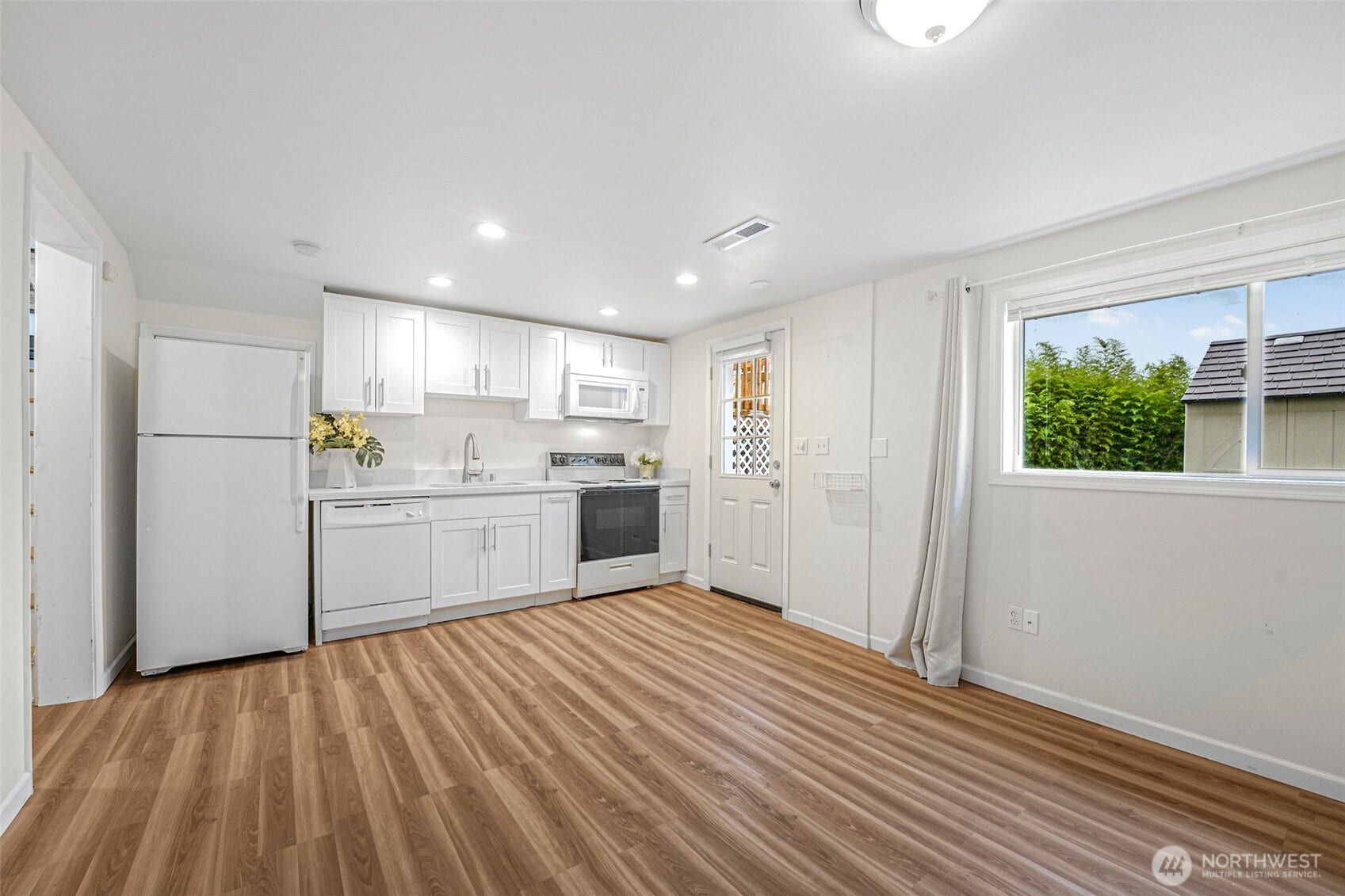 15425 SE 11th Street, Bellevue, WA 98007 15425 SE 11th Street, Bellevue, WA 98007