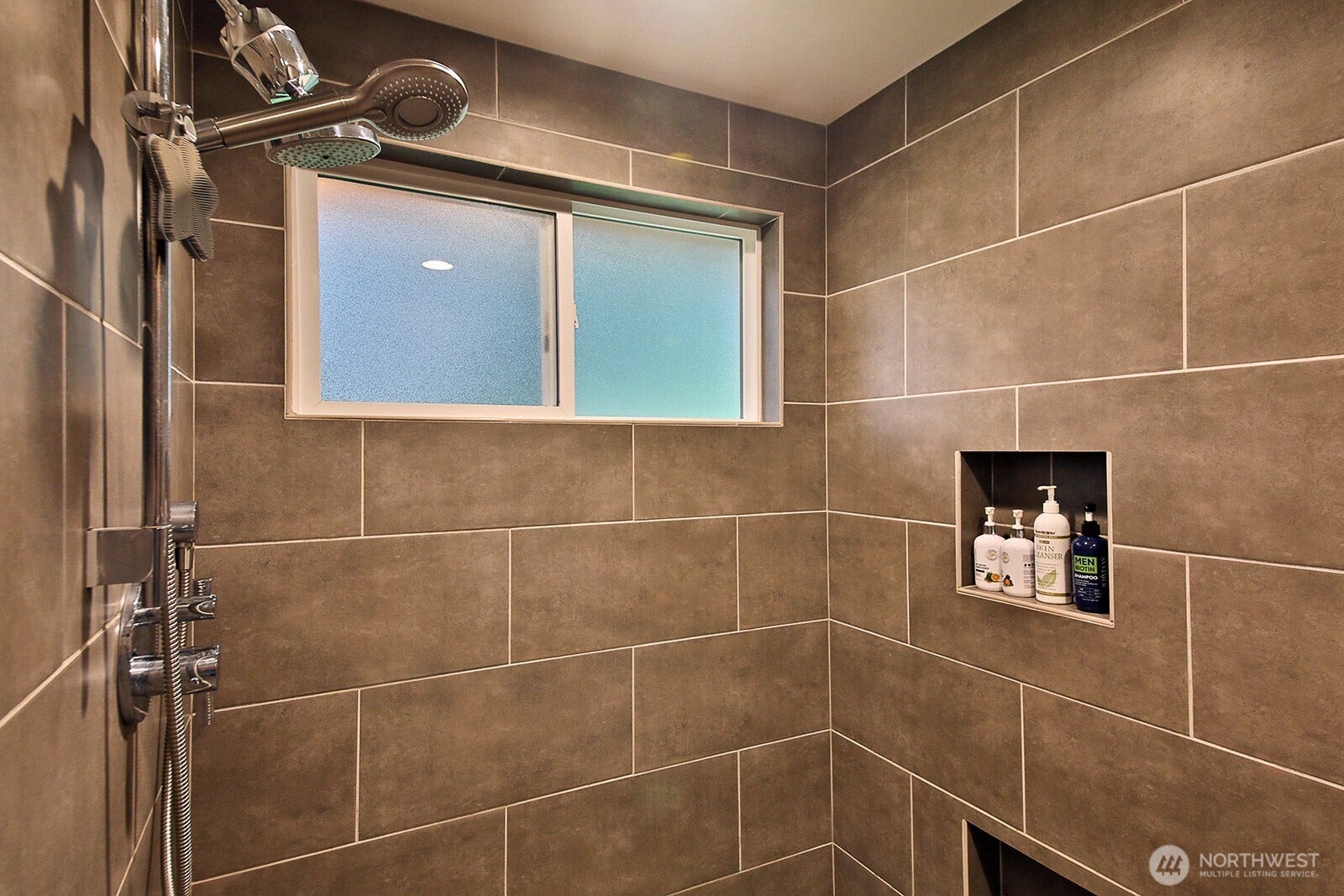 2496 Discovery Place, Langley, WA 98260 Walk in shower
