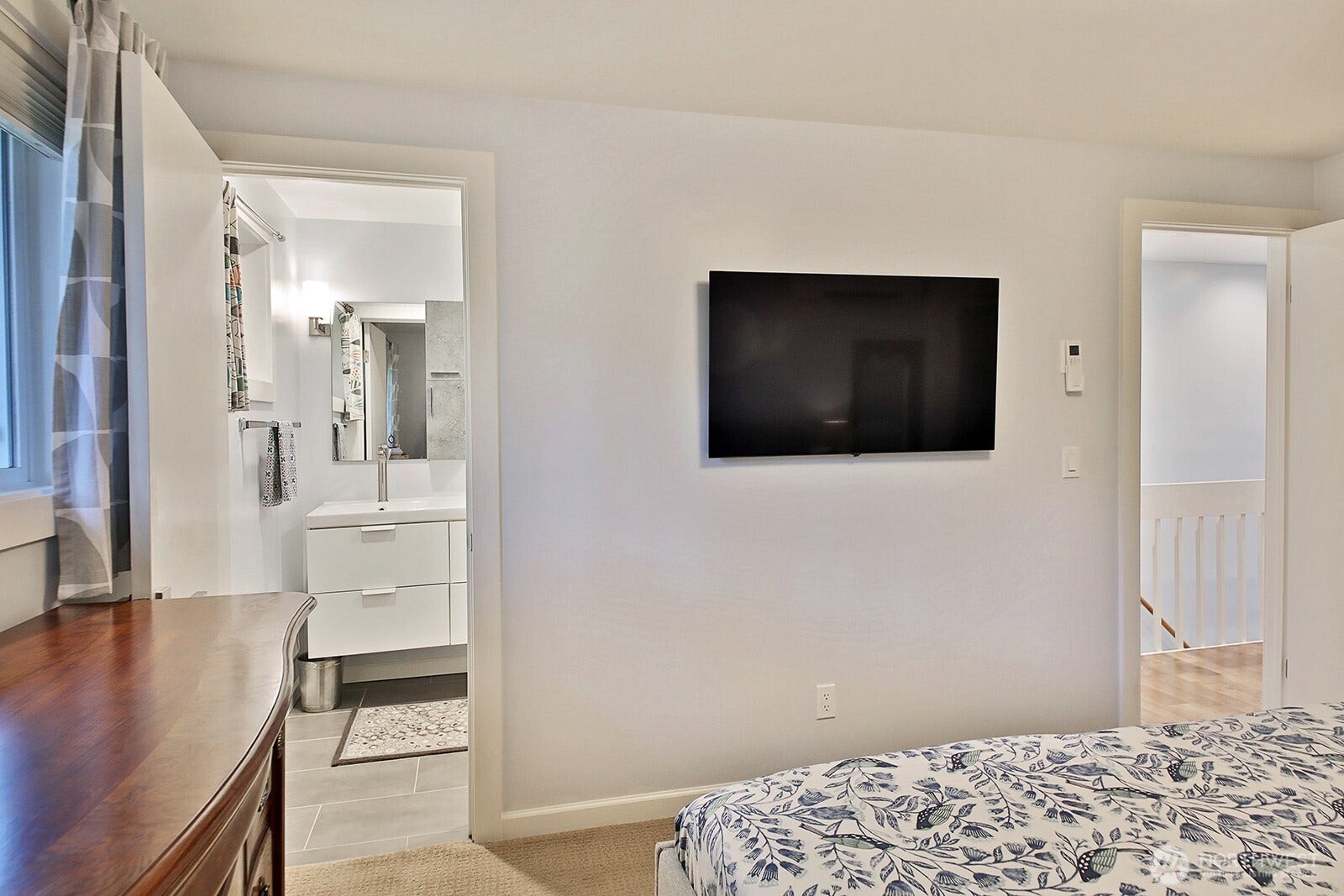2496 Discovery Place, Langley, WA 98260 Primary Bedroom.