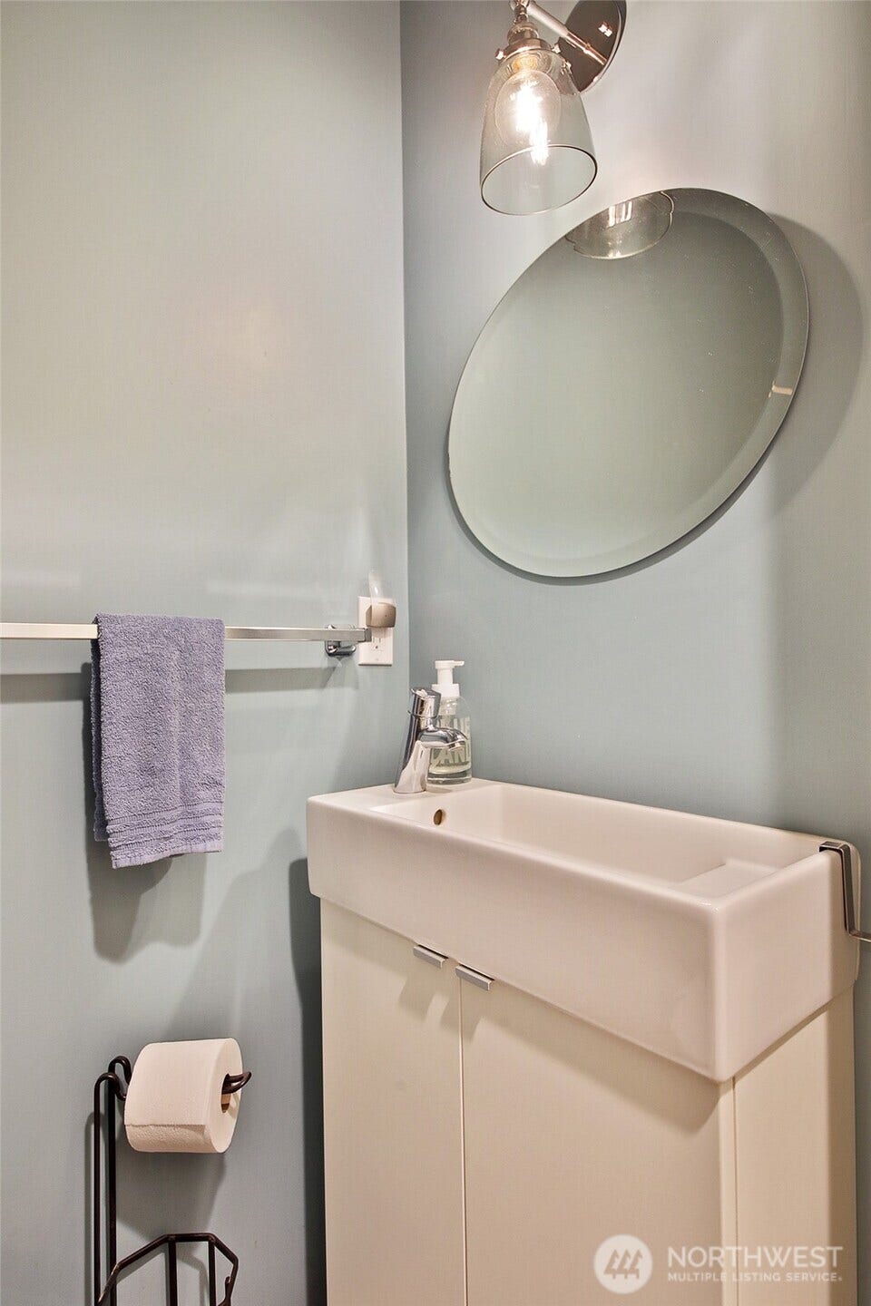 2496 Discovery Place, Langley, WA 98260 Powder room.