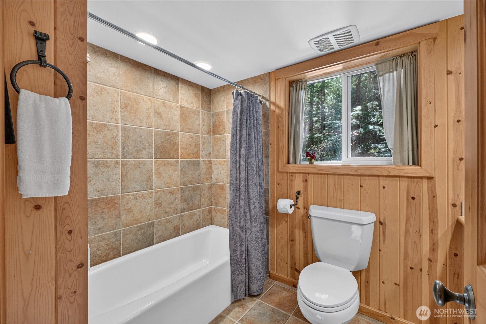 62213 Aspen Way E, Greenwater, WA 98022 62213 Aspen Way E, Greenwater, WA 98022