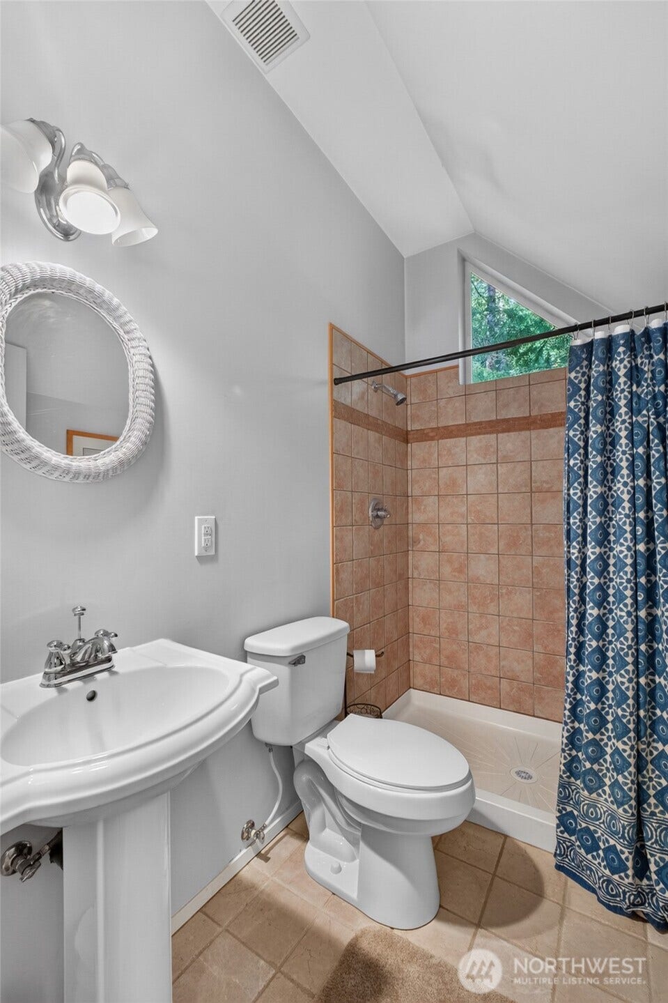 62213 Aspen Way E, Greenwater, WA 98022 62213 Aspen Way E, Greenwater, WA 98022