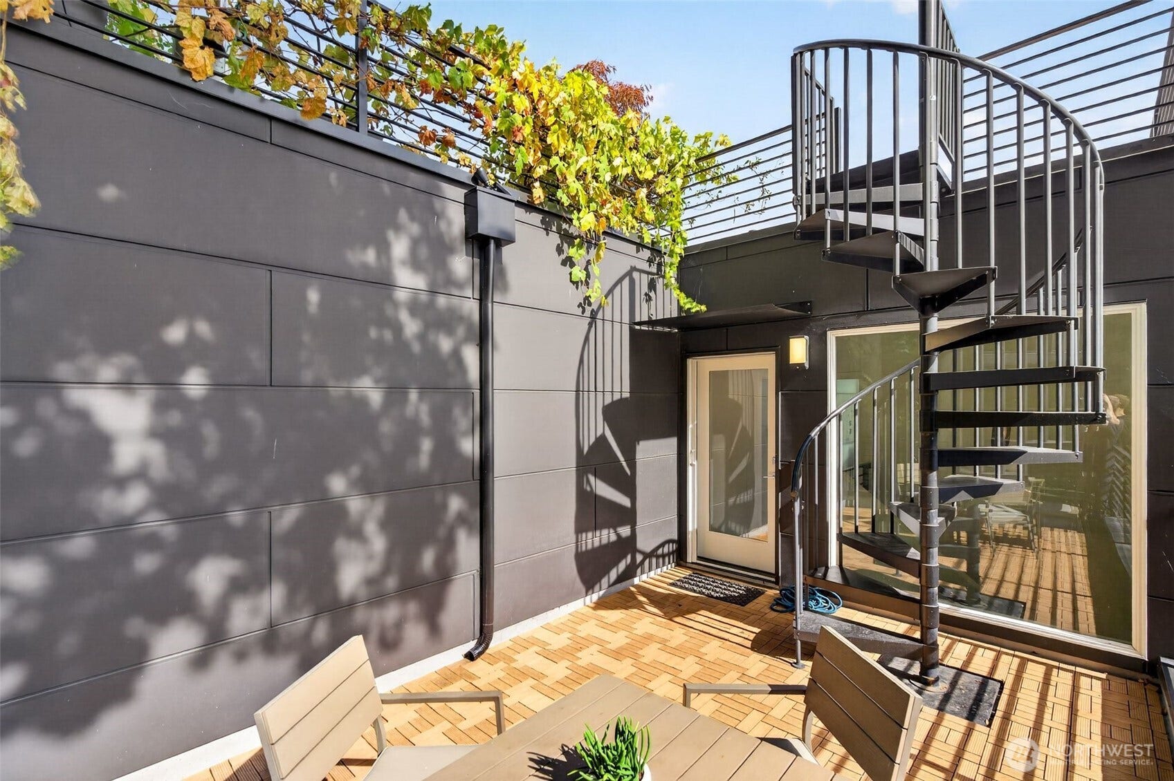 1615 S State Street, Seattle, WA 98144 View of your spiral staircase that will lead you to the most amazing rooftop deck!