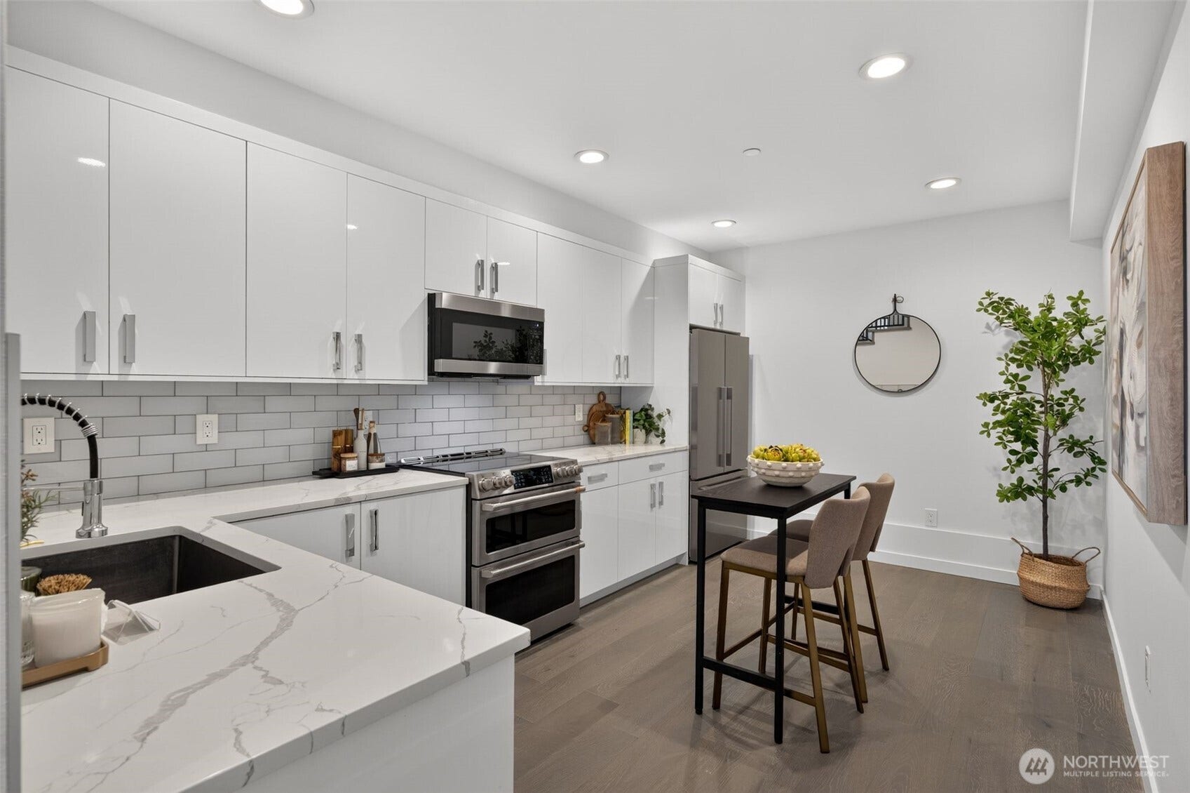1615 S State Street, Seattle, WA 98144 No shortage of cabinets or countertops in this beautiful kitchen!