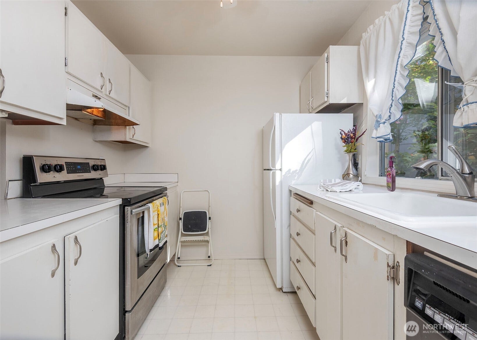 4805 180th Street SW, #F108, Lynnwood, WA 98037 Kitchen with Pass thru to Dining -