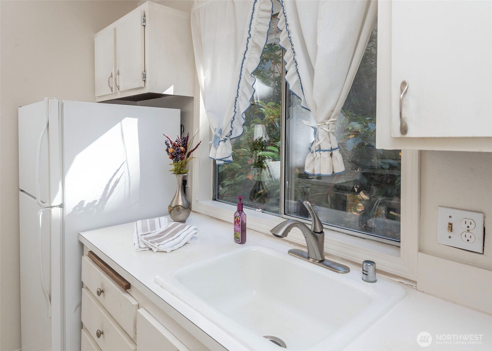 4805 180th Street SW, #F108, Lynnwood, WA 98037 Sunny Kitchen Window faces South