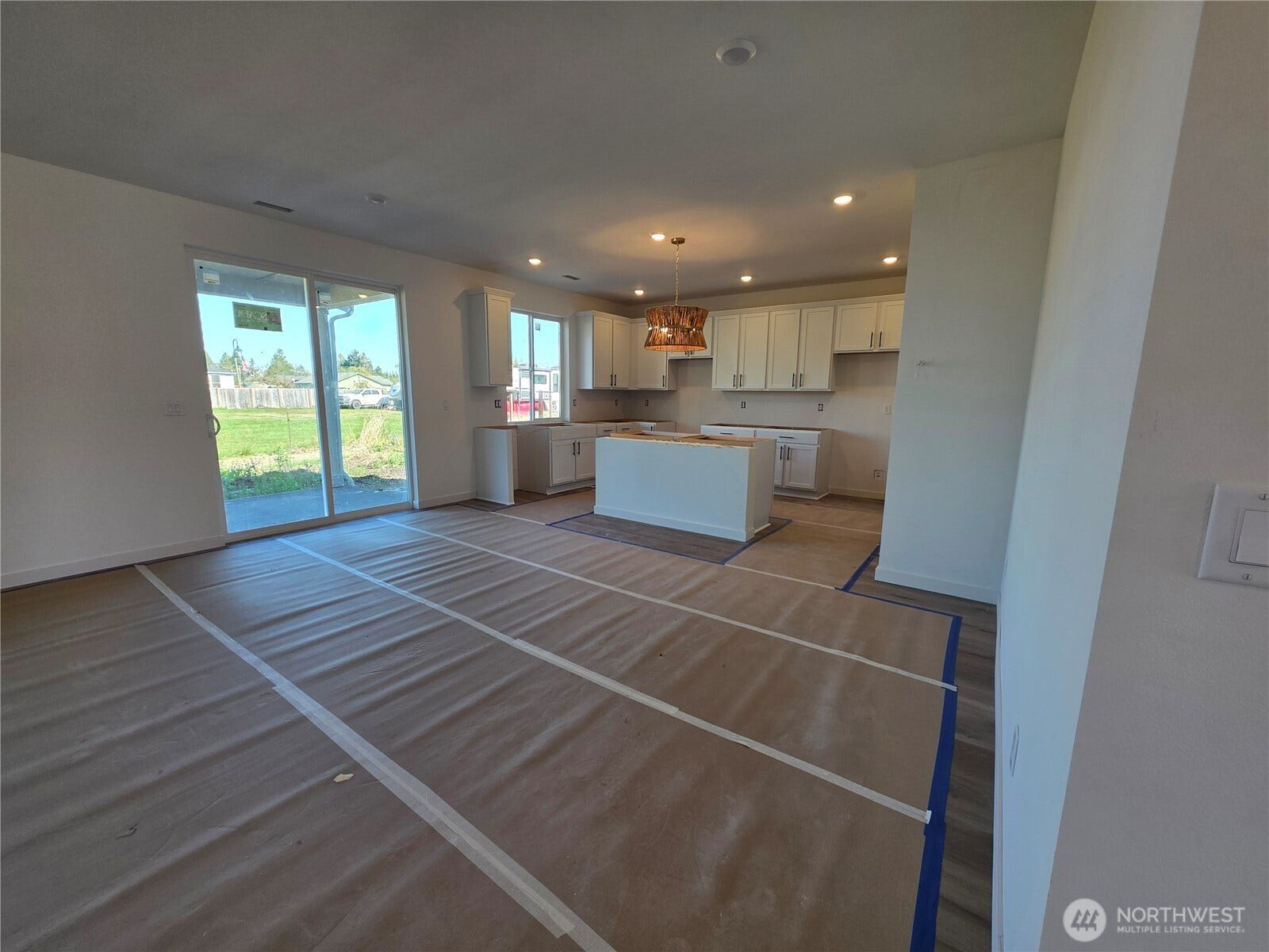 great looking over at the kitchen