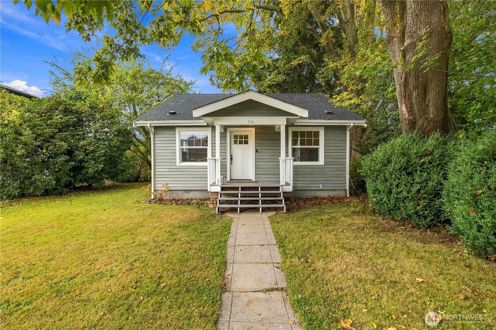 513 Warner Street, Sedro Woolley, WA 98284 Front of charming vintage bungalow