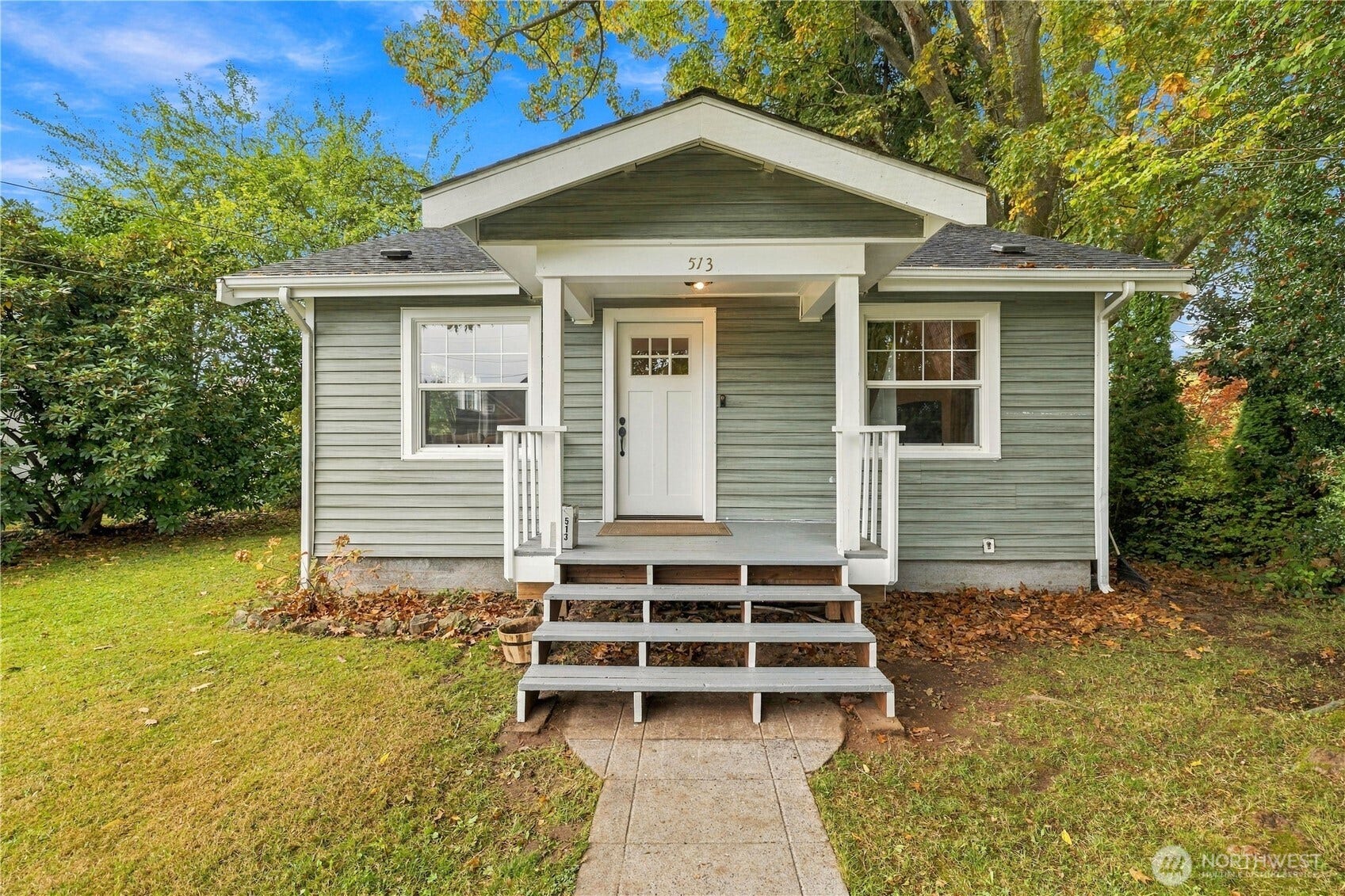 513 Warner Street, Sedro Woolley, WA 98284 Front of charming vintage bungalow