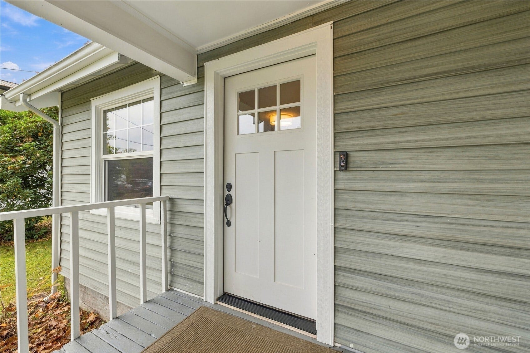 513 Warner Street, Sedro Woolley, WA 98284 Front porch