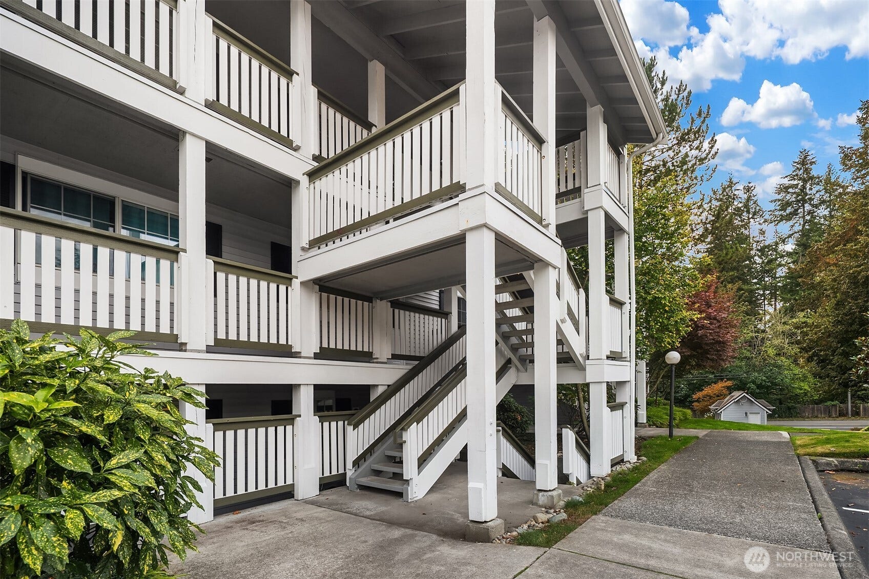 Shows stairwell up to second floor unit!  Only 11 steps.