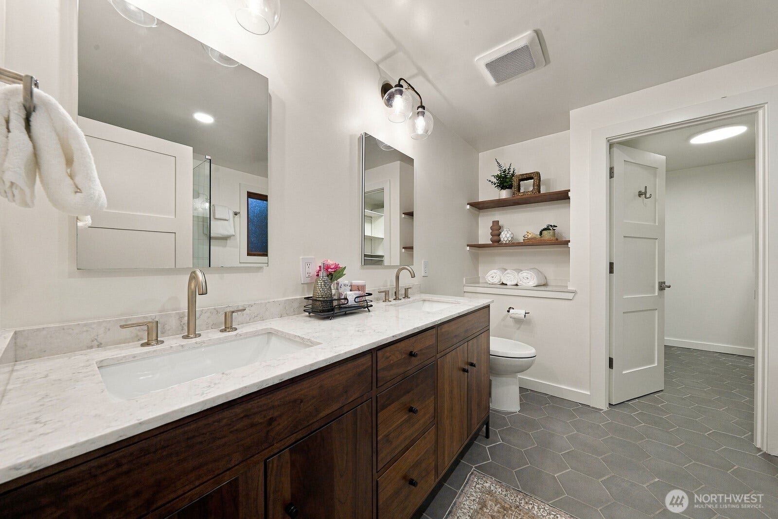 7114 164th Street SW, Edmonds, WA 98026 Primary bathroom, main level
