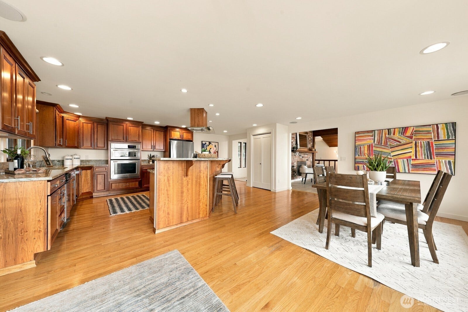 7114 164th Street SW, Edmonds, WA 98026 Open floor plan, kitchen and dining area