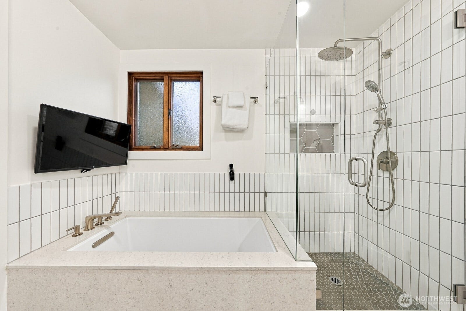 7114 164th Street SW, Edmonds, WA 98026 Primary bathroom, main level