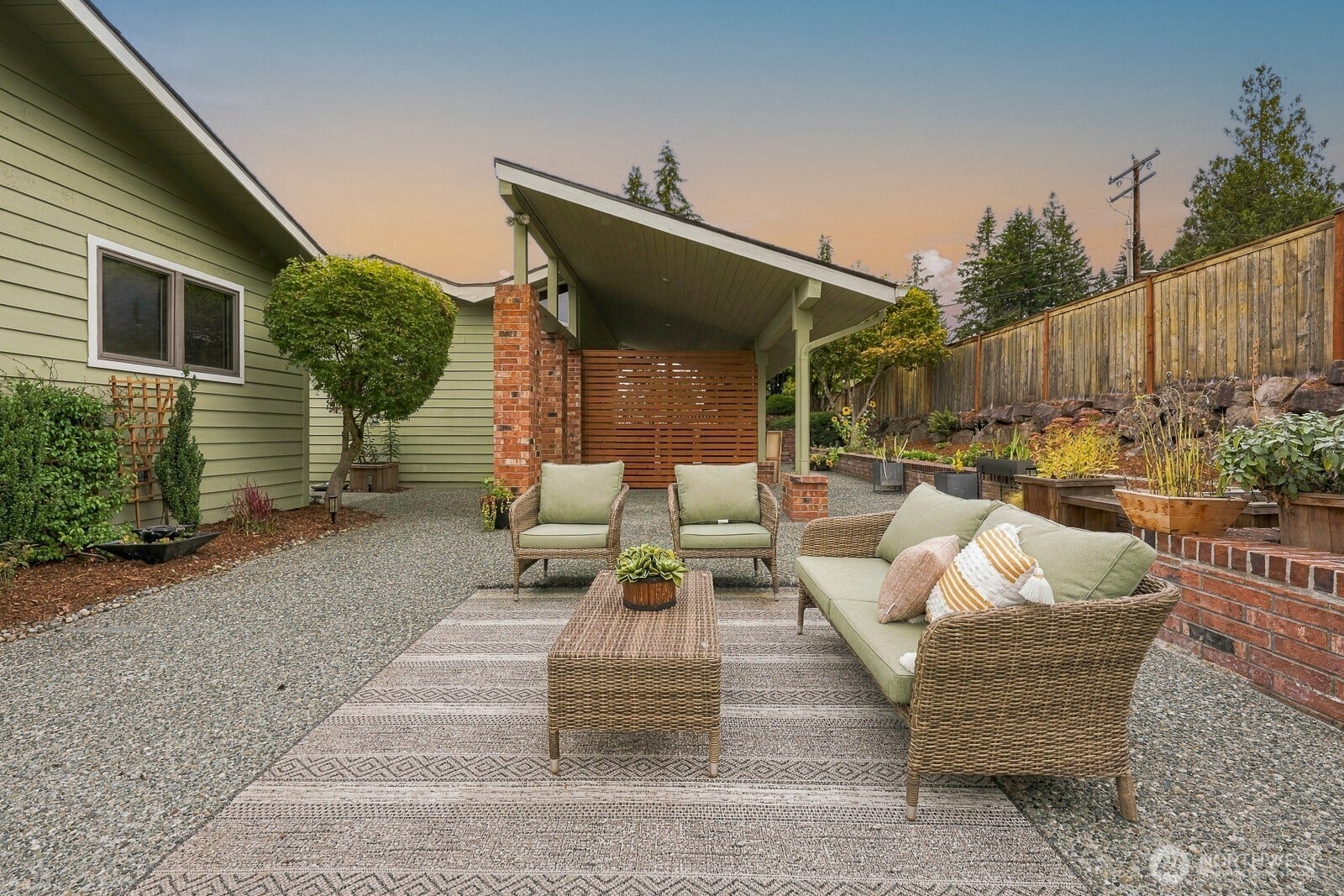 7114 164th Street SW, Edmonds, WA 98026 upper Patio