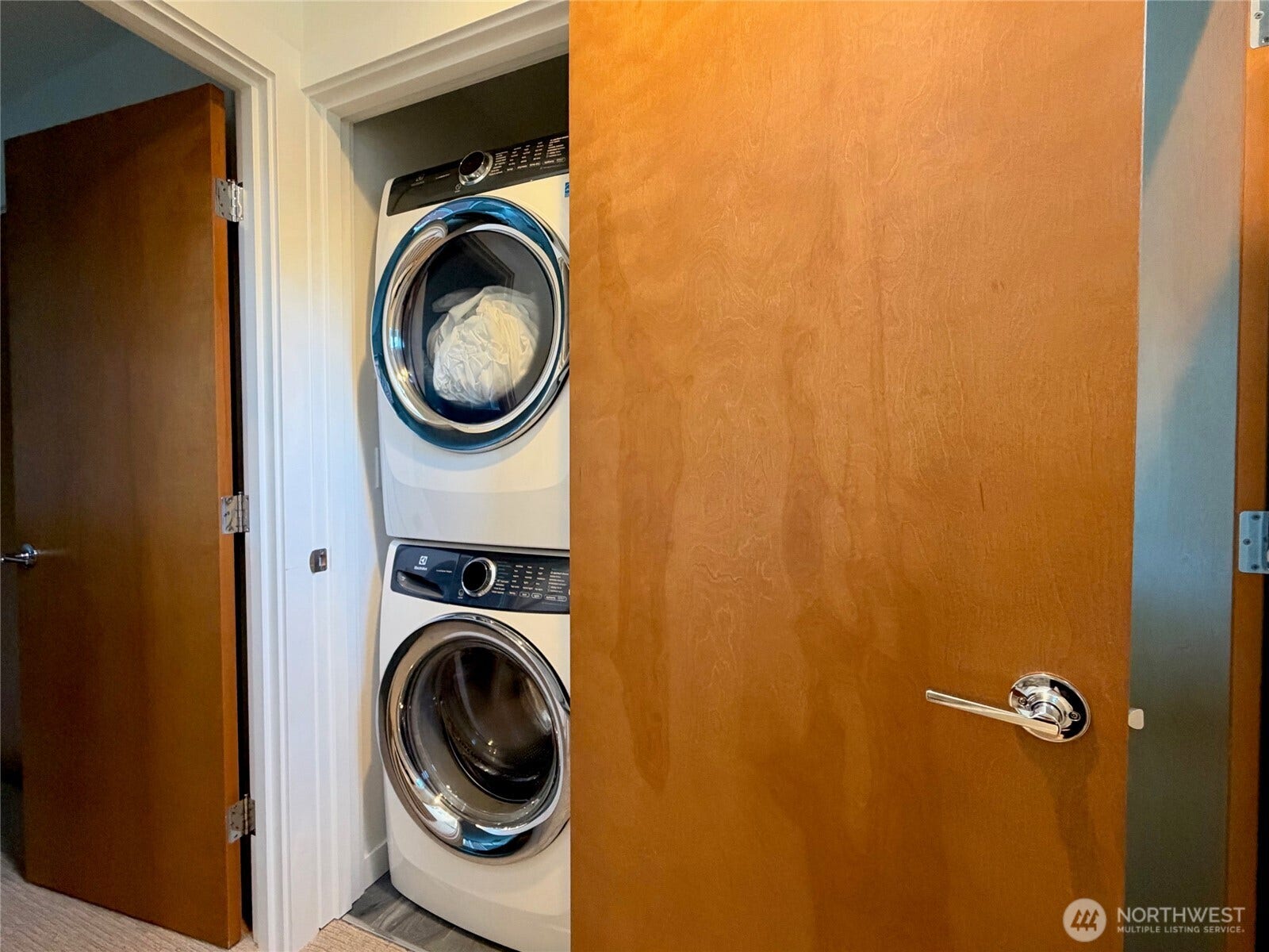 2617 3rd Avenue W, Seattle, WA 98119 Laundry upstairs