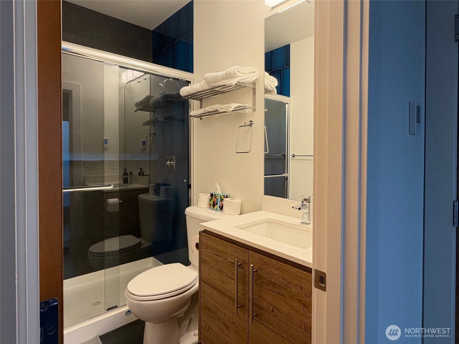 2617 3rd Avenue W, Seattle, WA 98119 Bathroom on 1st floor