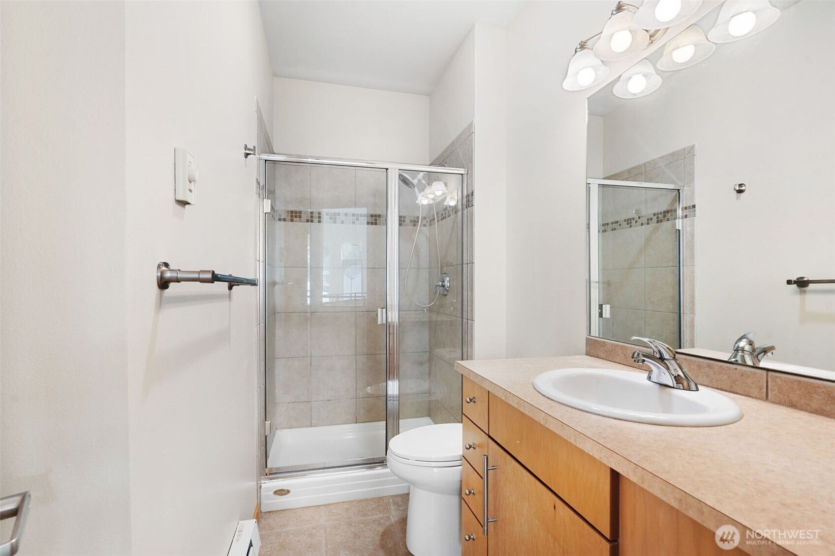 2520 Jefferson Avenue, #C, Tacoma, WA 98402 3/4 guest bath on Top floor.