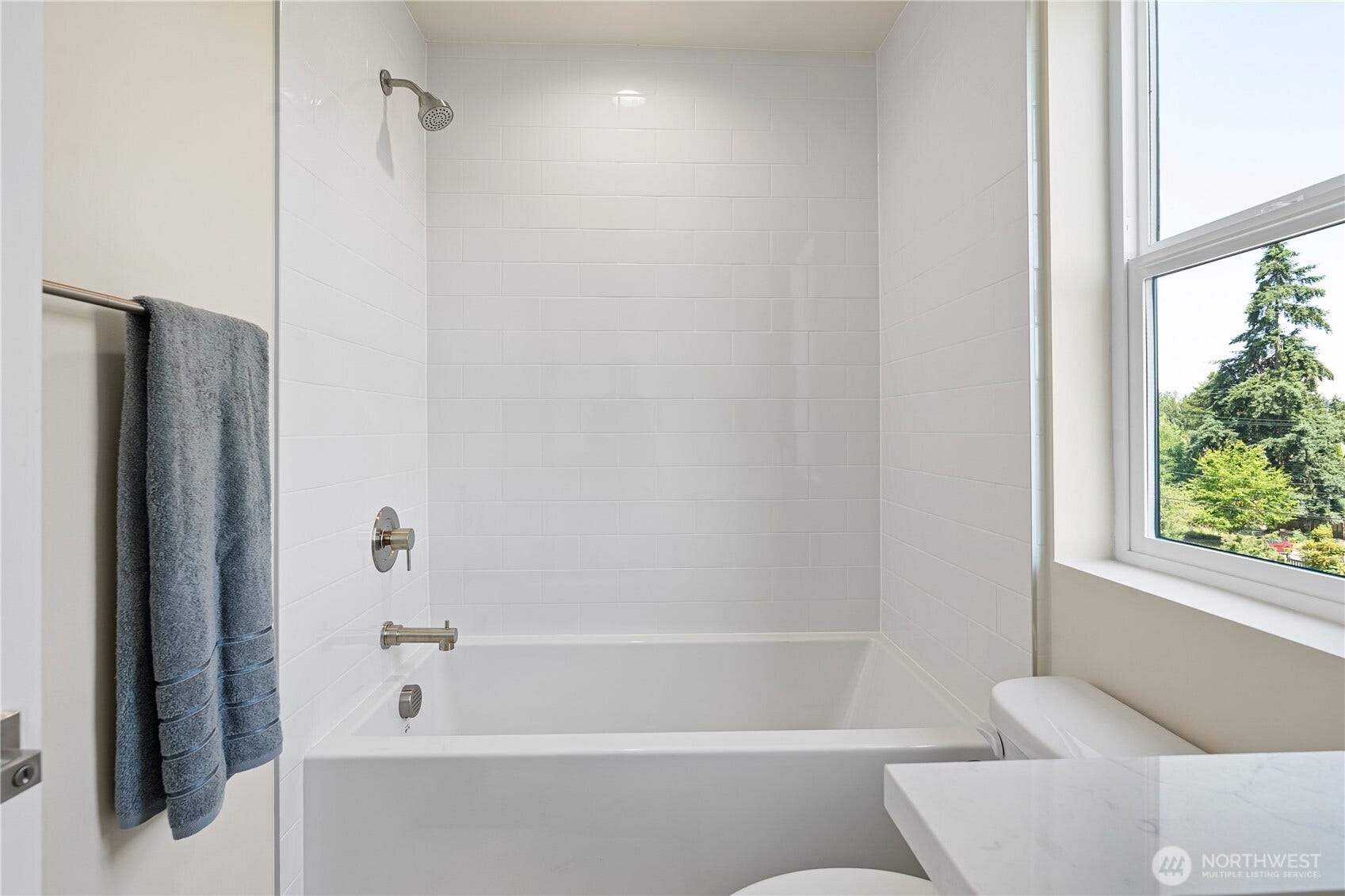 8043 19th Avenue NE, Seattle, WA 98115 Full ensuite bath.