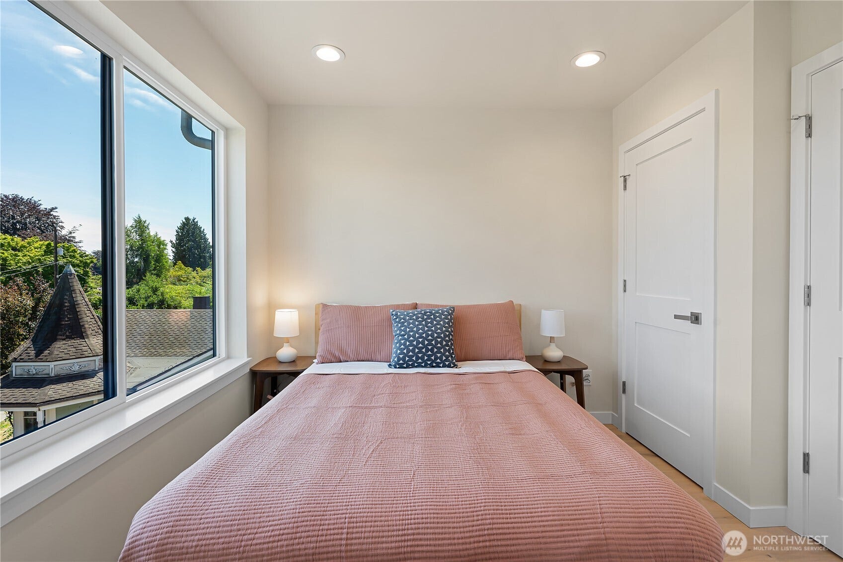 8043 19th Avenue NE, Seattle, WA 98115 8043 19th Avenue NE, Seattle, WA 98115