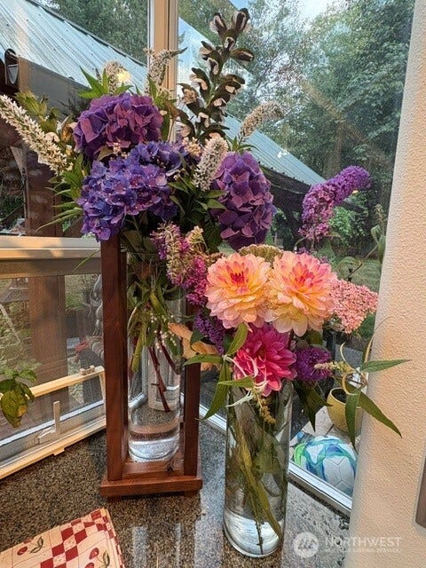 23924 SE 186th Street, Maple Valley, WA 98038 You'll love the fresh flowers cut directly from your own yard!