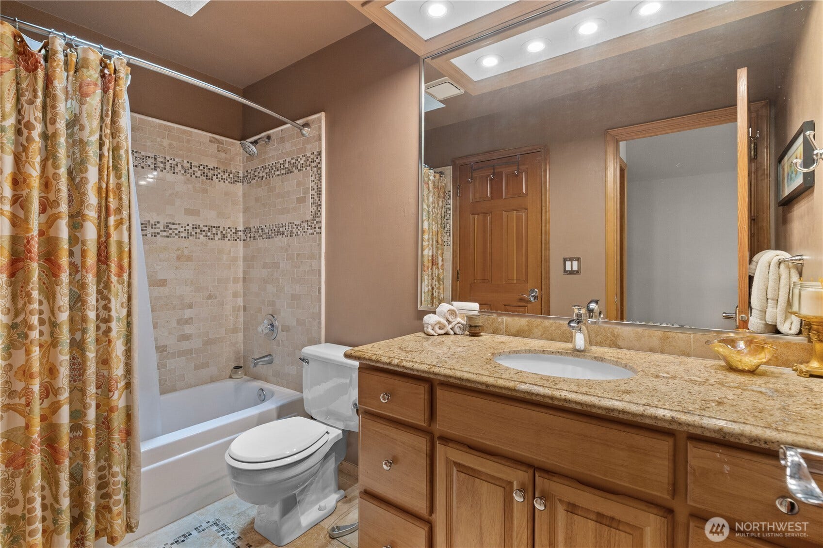 23924 SE 186th Street, Maple Valley, WA 98038 Guest bath Jack and Jill. Joins a second primary suite.