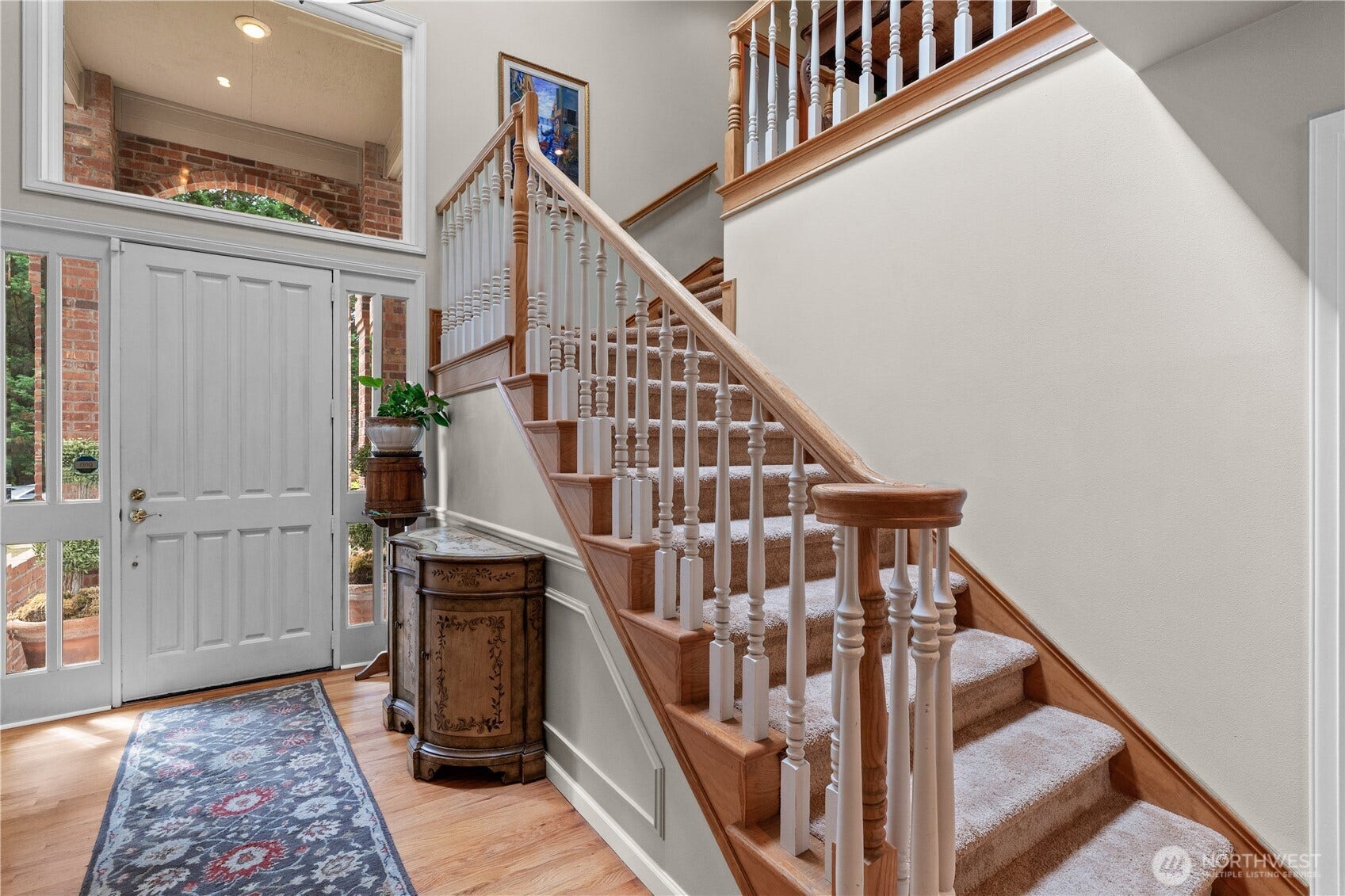 23924 SE 186th Street, Maple Valley, WA 98038 This beautiful staircase is exceptionally beautiful. Christmas decor is so much fun!