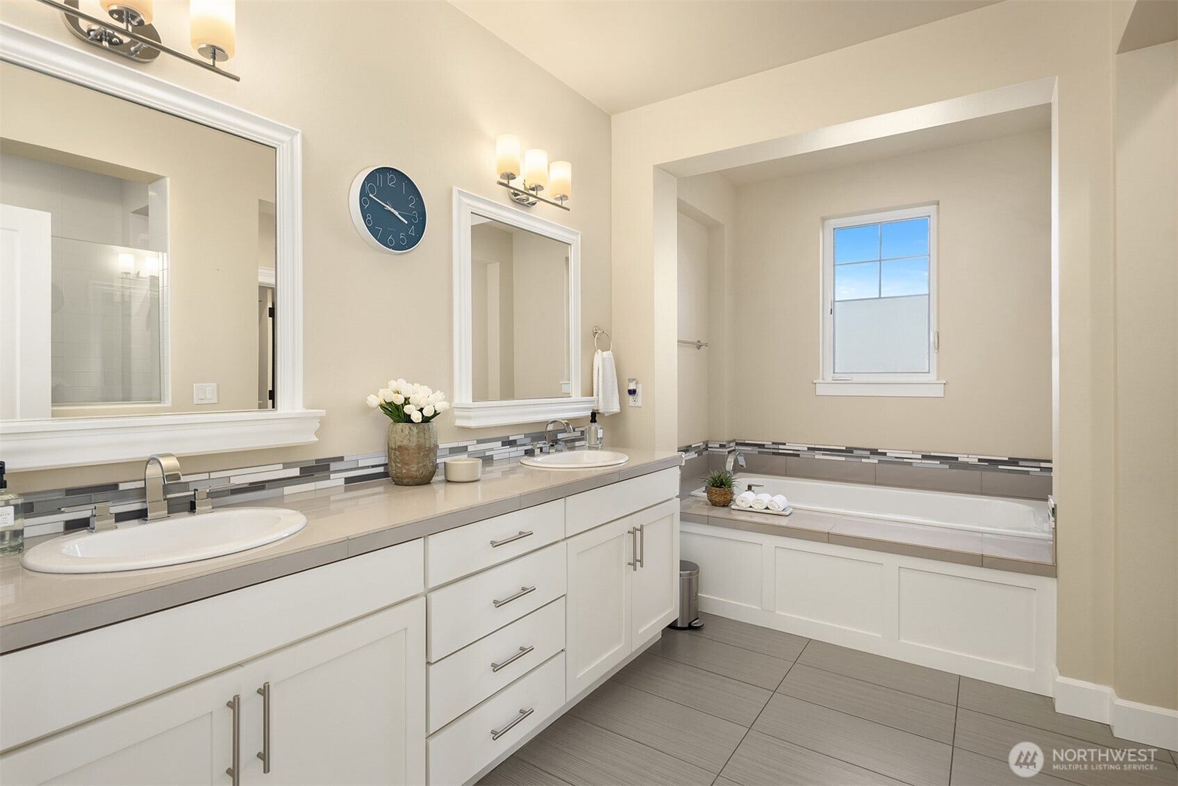 10805 NE 190th Place, Bothell, WA 98011 10805 NE 190th Place, Bothell, WA 98011
