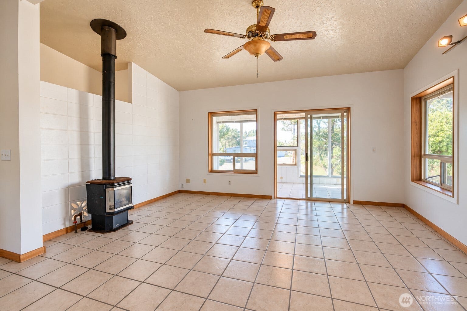 288 Sand Dune Avenue NW, Ocean Shores, WA 98569