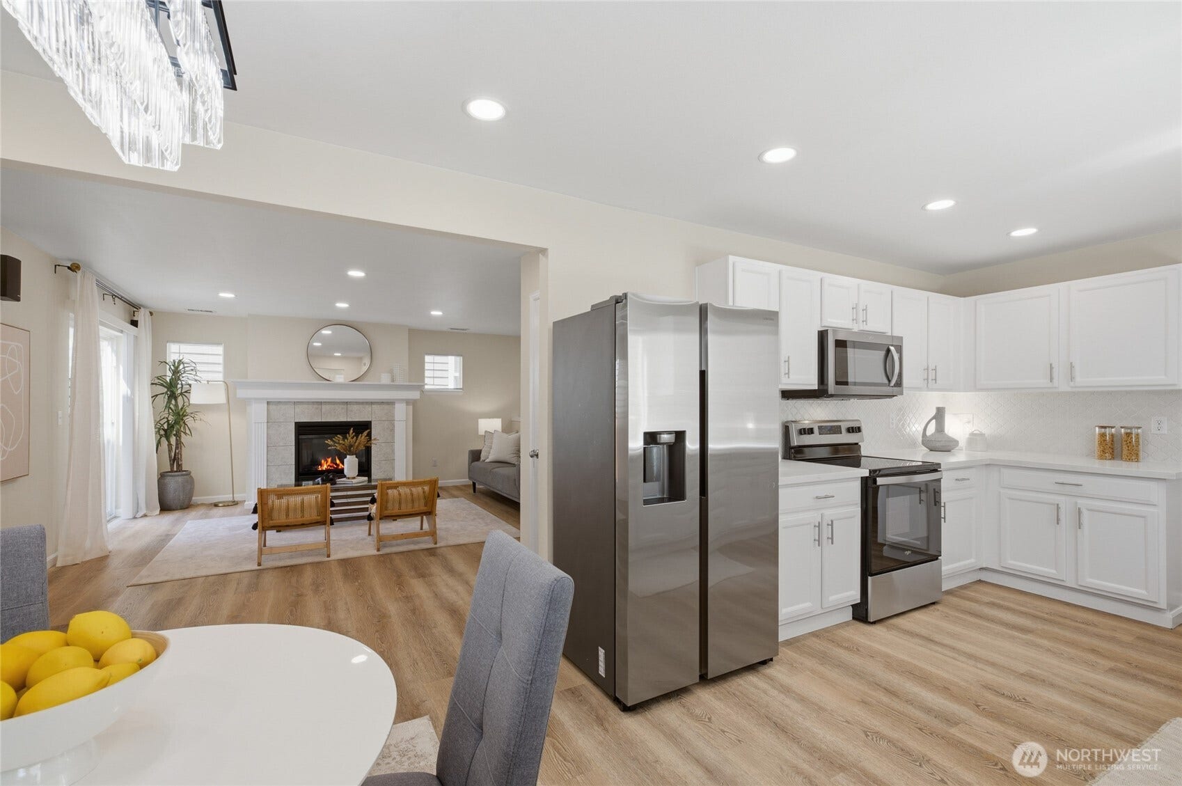 Open flowing layout, entertaining at easy!
