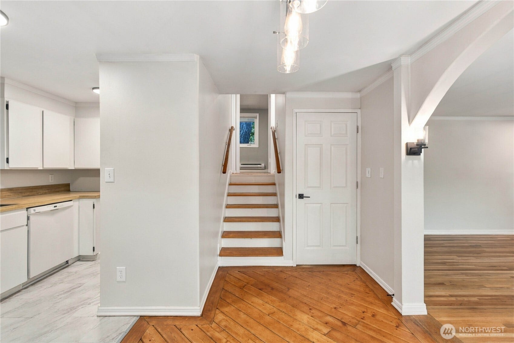 18709 Ballinger Way NE, Lake Forest Park, WA 98155