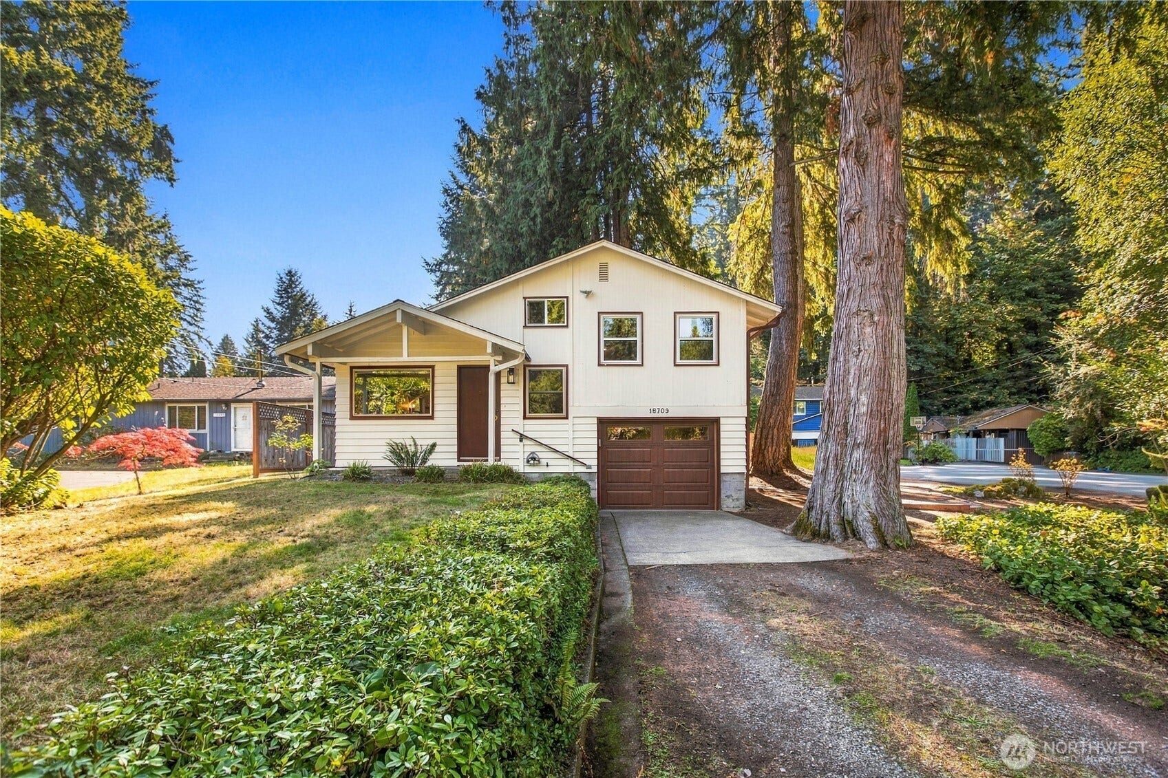 18709 Ballinger Way NE, Lake Forest Park, WA 98155