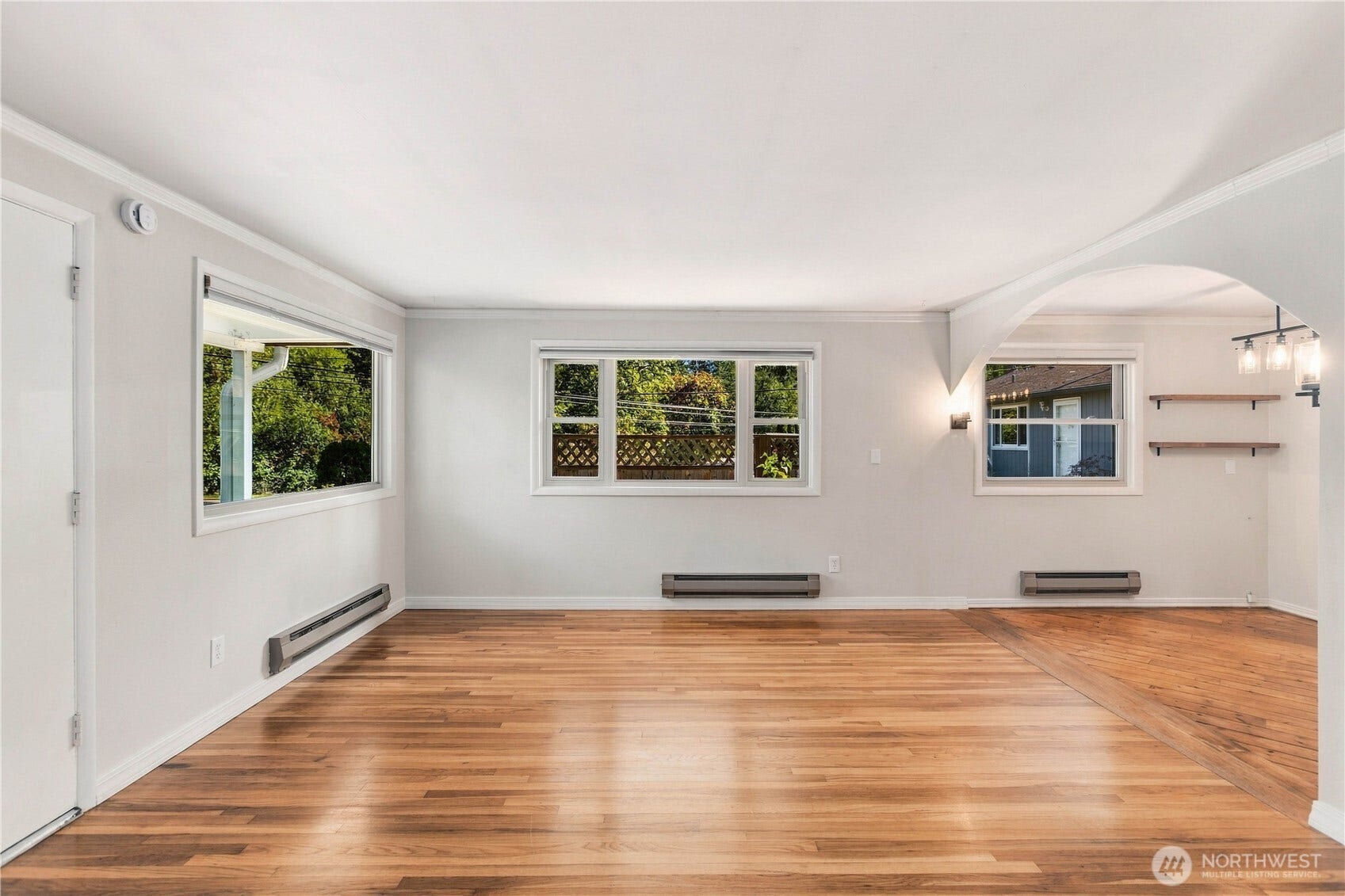 18709 Ballinger Way NE, Lake Forest Park, WA 98155