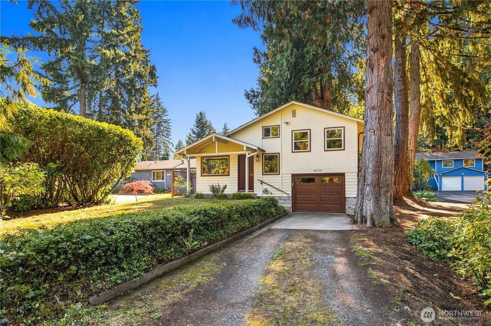 18709 Ballinger Way NE, Lake Forest Park, WA 98155