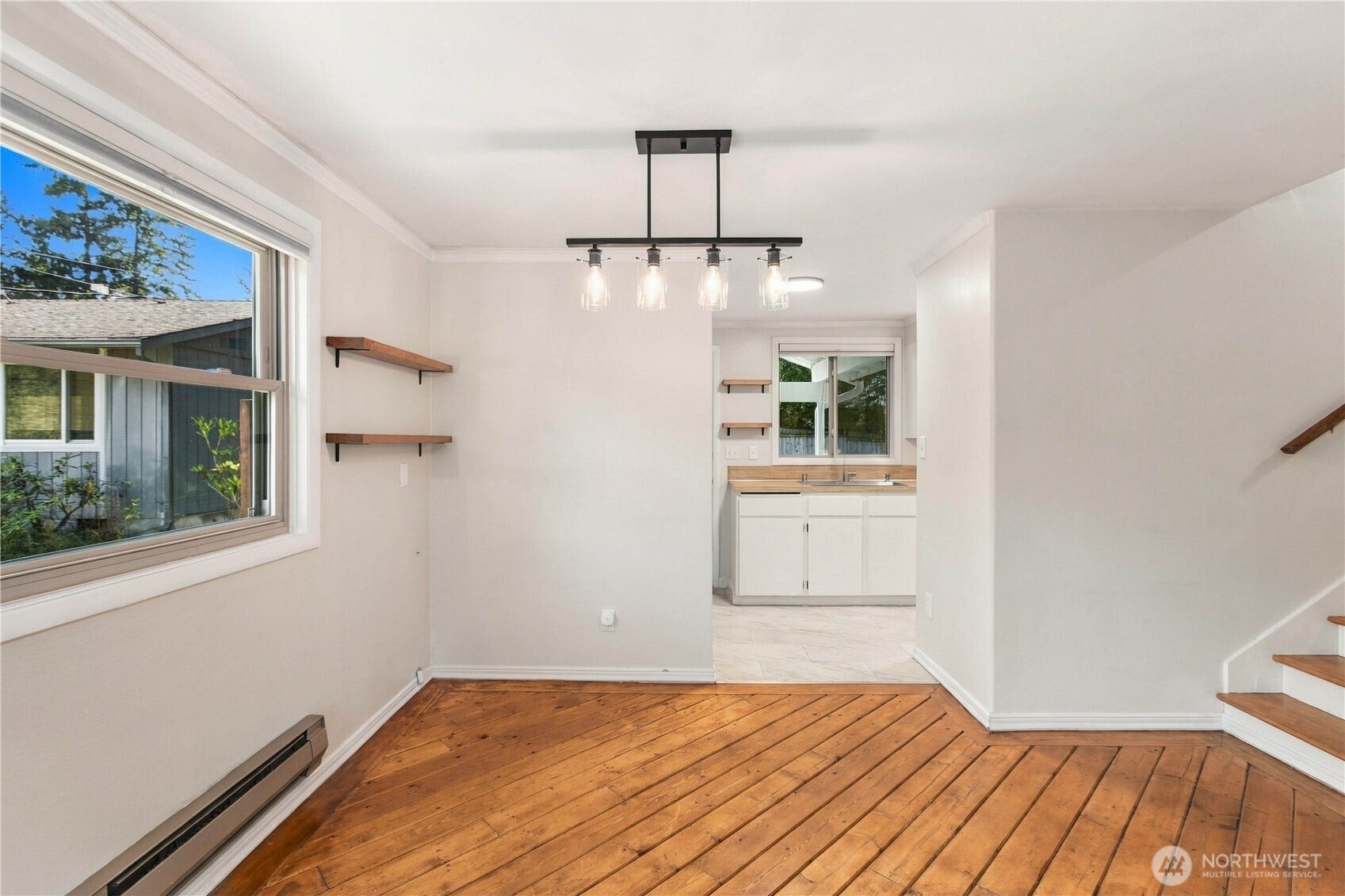 18709 Ballinger Way NE, Lake Forest Park, WA 98155