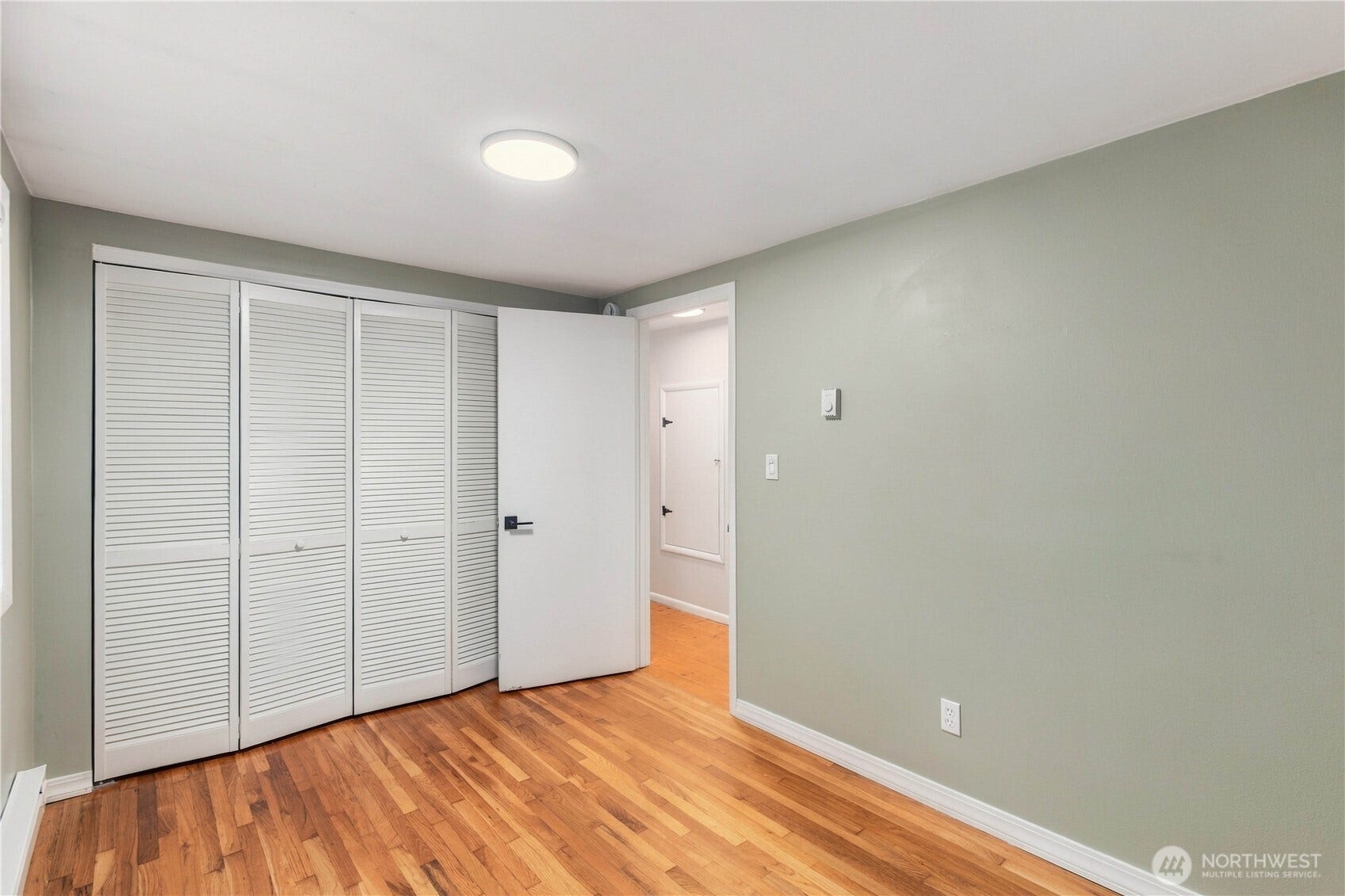 18709 Ballinger Way NE, Lake Forest Park, WA 98155