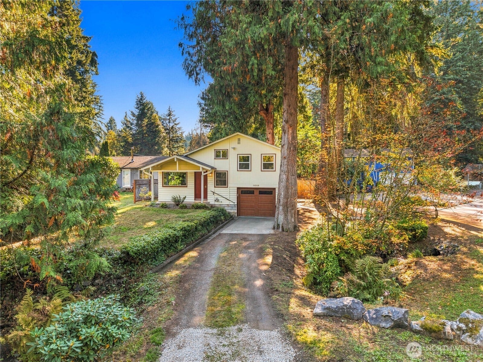 18709 Ballinger Way NE, Lake Forest Park, WA 98155