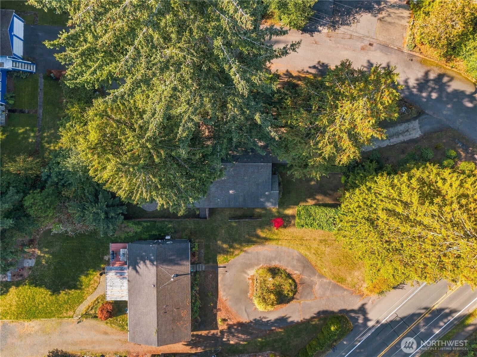 18709 Ballinger Way NE, Lake Forest Park, WA 98155