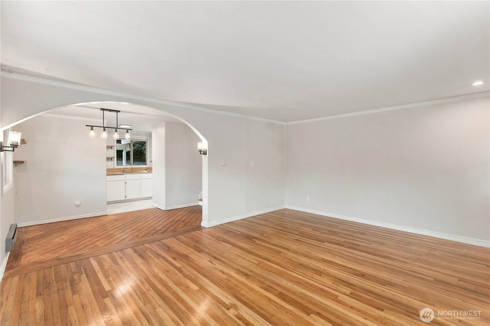 18709 Ballinger Way NE, Lake Forest Park, WA 98155