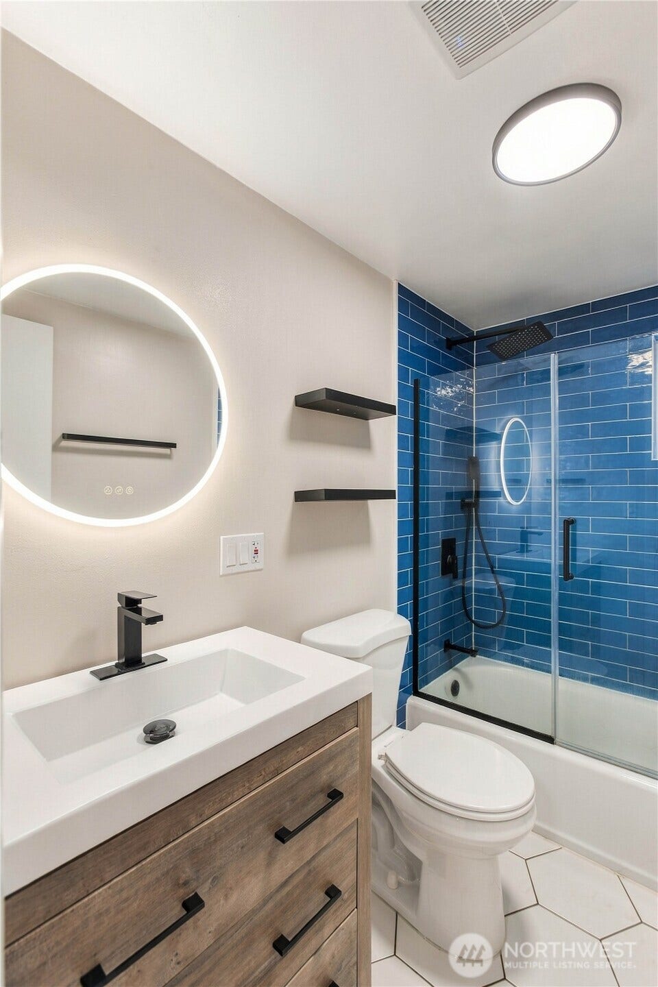 18709 Ballinger Way NE, Lake Forest Park, WA 98155